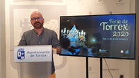 El concejal de Feria y Fiestas de Torrox, Salvador Escudero, anuncia el aplazamiento de las actuaciones de la feria para mayo de 2021